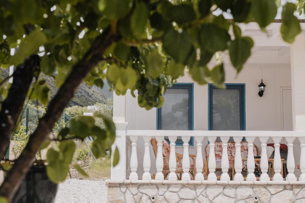 Vila Natali Himare Exterior photo